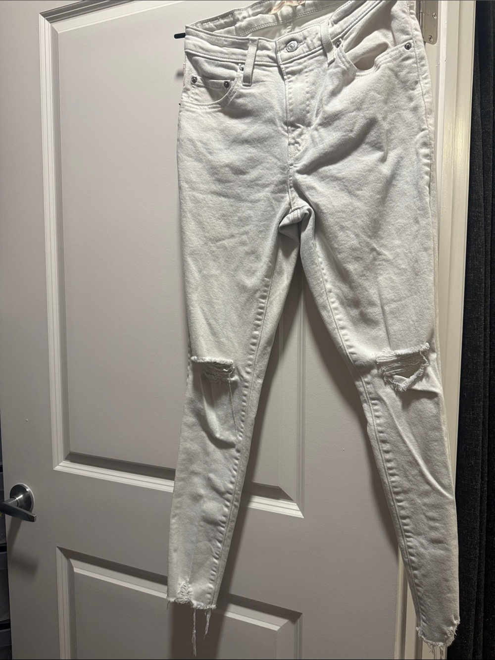 Levis White Distressed Skinny Jeans - Women
